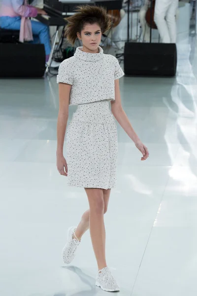 Look 9